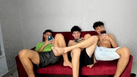 Snapshot of pelusos_mens chatting on 16, 1, 2025 CAIN-19  ALLEN-18 RONALD-18 AUSTIN-18 MOD DANTE online show from 16, 1, 2025