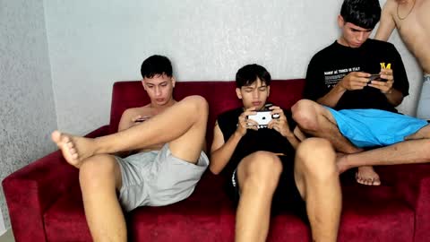 Snapshot of pelusos_mens chatting on 24, 1, 2025 CAIN-19  ALLEN-18 RONALD-18 AUSTIN-18 MOD DANTE online show from 24, 1, 2025