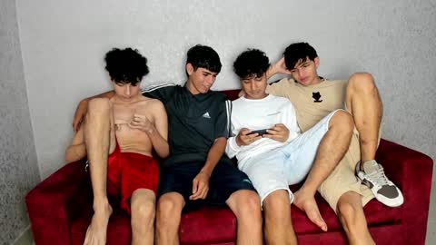 Snapshot of pelusos_mens chatting on 3, 2, 2025 CAIN-19  ALLEN-18 RONALD-18 AUSTIN-18 MOD DANTE online show from 3, 2, 2025