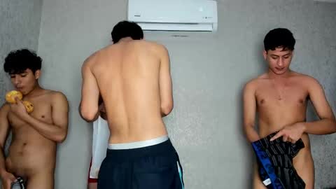 Snapshot of pelusos_mens chatting on 17, 2, 2025 CAIN-19  ALLEN-18 RONALD-18 AUSTIN-18 MOD DANTE online show from 17, 2, 2025