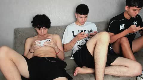 Snapshot of pelusos_mens chatting on 12, 9, 2025 CAIN-19  ALLEN-18 RONALD-18 AUSTIN-18 MOD DANTE online show from 12, 9, 2025