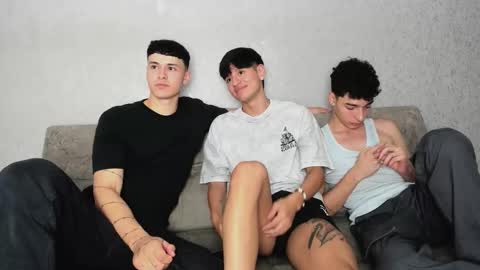 Snapshot of pelusos_mens chatting on 4, 10, 2025 CAIN-19  ALLEN-18 RONALD-18 AUSTIN-18 MOD DANTE online show from 4, 10, 2025