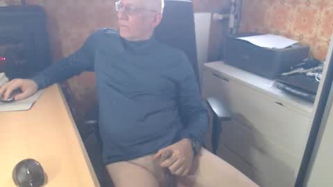 Snapshot of pemue65 chatting on 9, 4, 2026 Pemue65 online show from 9, 4, 2026