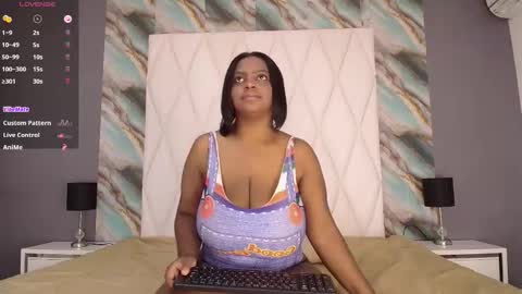 Snapshot of penelopeboobs_ chatting on 11, 11, 2025 online show from 11, 11, 2025