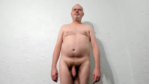 Snapshot of penis_dance chatting on 3, 10, 2025 Vincent Howard online show from 3, 10, 2025