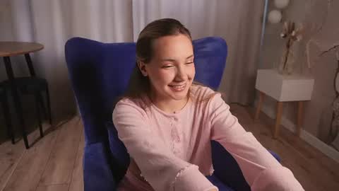 im Kira today is my 1st day here 3 online show from 17, 6, 2026