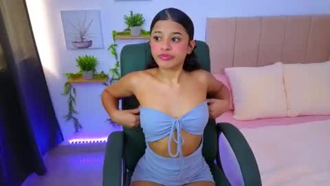 pequitasmedusa9 online show from 6, 10, 2025