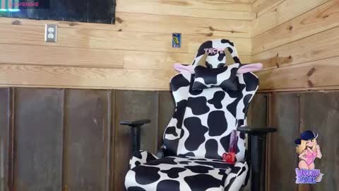 Wrenn Divine online show from 8, 1, 2025