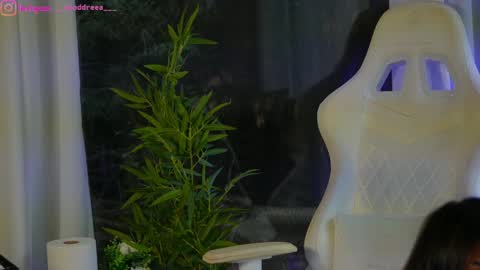 Dee online show from 4, 12, 2024