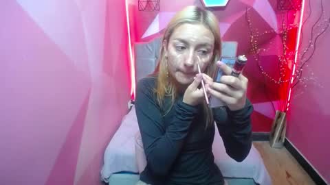 PERLA RED online show from 24, 1, 2025