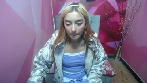PERLA RED online show from 1, 2, 2025