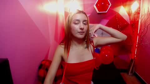 PERLA RED online show from 14, 2, 2025