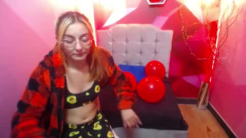 PERLA RED online show from 19, 2, 2025