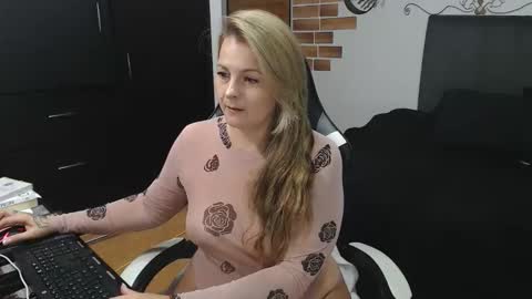 Snapshot of perlagoloza05 chatting on 21, 11, 2025 goloza online show from 21, 11, 2025