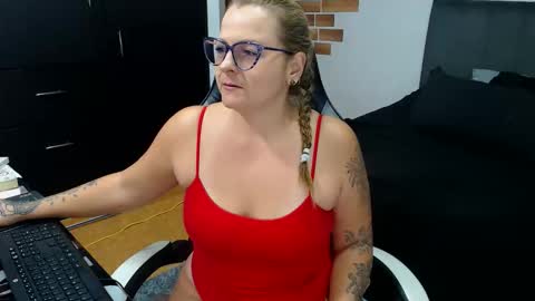 Snapshot of perlagoloza05 chatting on 24, 11, 2025 goloza online show from 24, 11, 2025