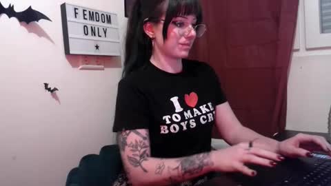 Snapshot of persephones_garden chatting on 25, 4, 2026 Persephone online show from 25, 4, 2026