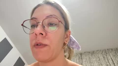 Snapshot of pervygirl69 chatting on 19, 12, 2025 Lisa - online show from 19, 12, 2025