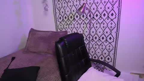 Snapshot of petalsrose_ chatting on 19, 2, 2025 Rose online show from 19, 2, 2025