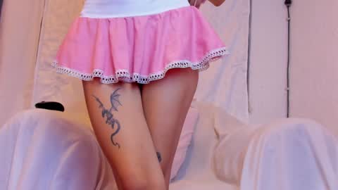 petite_amor online show from 7, 1, 2025