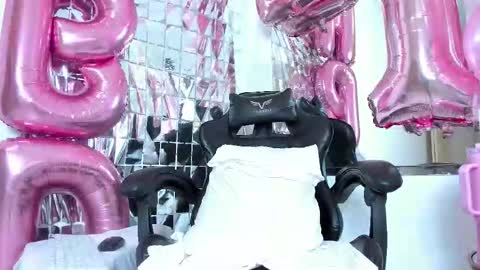 petite_amor online show from 2, 10, 2025