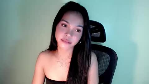 Snapshot of petite_angelx chatting on 18, 9, 2025 angel online show from 18, 9, 2025