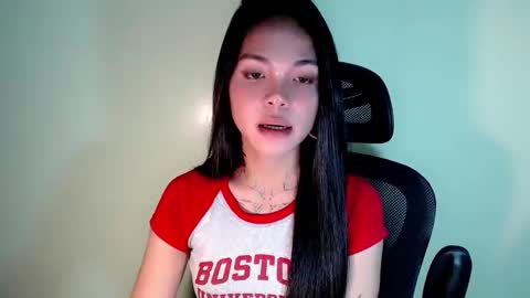 Snapshot of petite_angelx chatting on 23, 9, 2025 angel online show from 23, 9, 2025