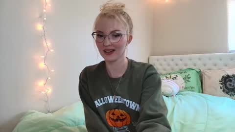 Little cupcake online show from 27, 10, 2025