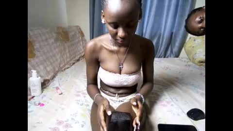 Snapshot of petite_funnie chatting on 23, 9, 2025 petite_funnie online show from 23, 9, 2025