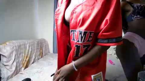 Snapshot of petite_funnie chatting on 24, 10, 2025 petite_funnie online show from 24, 10, 2025