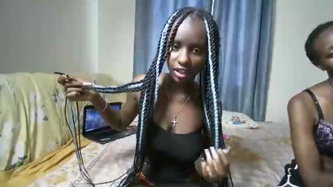 Snapshot of petite_funnie chatting on 31, 10, 2025 petite_funnie online show from 31, 10, 2025