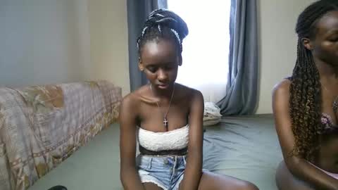 Snapshot of petite_funnie chatting on 3, 11, 2025 petite_funnie online show from 3, 11, 2025