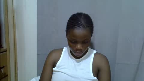 Snapshot of petite_melan chatting on 18, 9, 2025 petite_melan online show from 18, 9, 2025