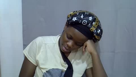 Snapshot of petite_melan chatting on 29, 9, 2025 petite_melan online show from 29, 9, 2025