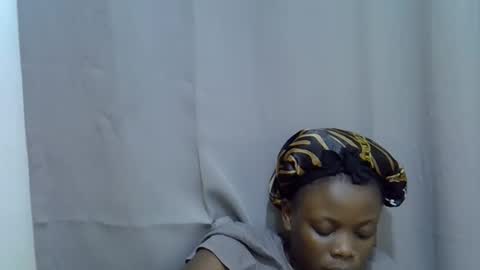 Snapshot of petite_melan chatting on 1, 10, 2025 petite_melan online show from 1, 10, 2025