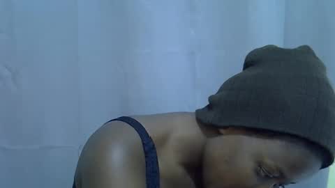 Snapshot of petite_melan chatting on 7, 10, 2025 petite_melan online show from 7, 10, 2025