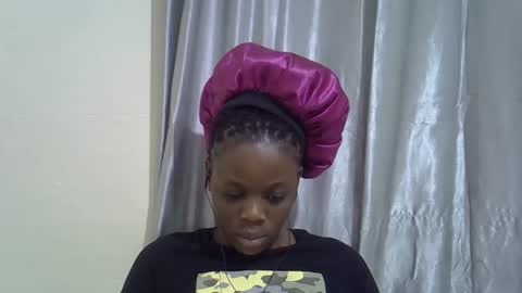 Snapshot of petite_melan chatting on 19, 10, 2025 petite_melan online show from 19, 10, 2025