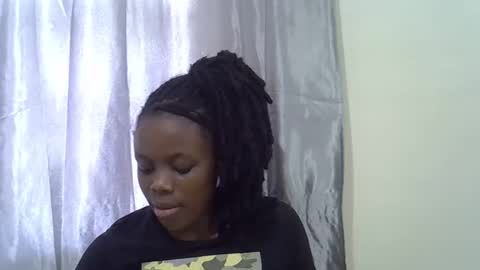 Snapshot of petite_melan chatting on 28, 10, 2025 petite_melan online show from 28, 10, 2025