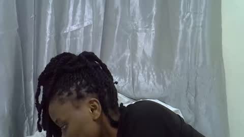 Snapshot of petite_melan chatting on 31, 10, 2025 petite_melan online show from 31, 10, 2025