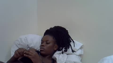 Snapshot of petite_melan chatting on 12, 11, 2025 petite_melan online show from 12, 11, 2025