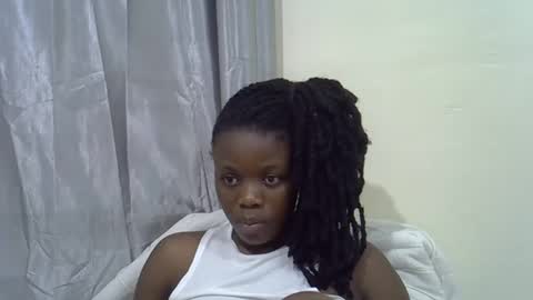 Snapshot of petite_melan chatting on 19, 11, 2025 petite_melan online show from 19, 11, 2025