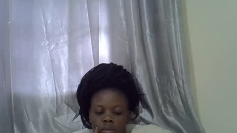 Snapshot of petite_melan chatting on 5, 12, 2025 petite_melan online show from 5, 12, 2025