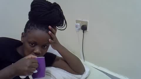 Snapshot of petite_melan chatting on 16, 12, 2025 petite_melan online show from 16, 12, 2025