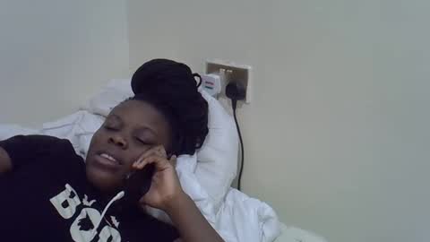 Snapshot of petite_melan chatting on 16, 12, 2025 petite_melan online show from 16, 12, 2025