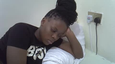 Snapshot of petite_melan chatting on 17, 12, 2025 petite_melan online show from 17, 12, 2025