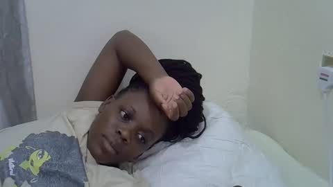 Snapshot of petite_melan chatting on 17, 12, 2025 petite_melan online show from 17, 12, 2025