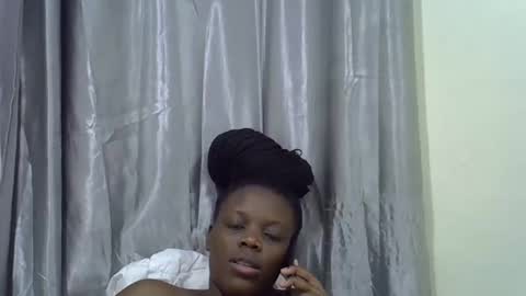 Snapshot of petite_melan chatting on 18, 12, 2025 petite_melan online show from 18, 12, 2025