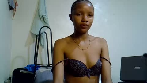 petite_melinda online show from 20, 6, 2026