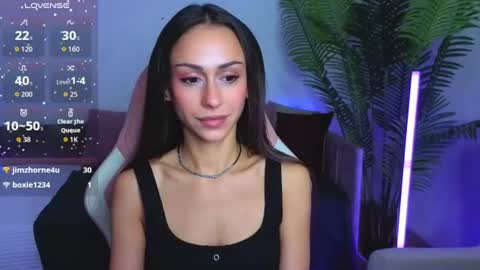 Snapshot of petite_moly chatting on 22, 6, 2026 Alice online show from 22, 6, 2026