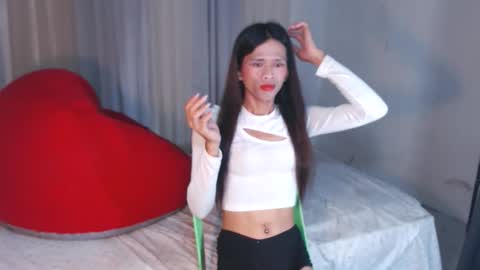 Snapshot of petite_pinay69s chatting on 16, 4, 2026 angela online show from 16, 4, 2026