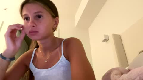 petite_pretty22 online show from 12, 6, 2026